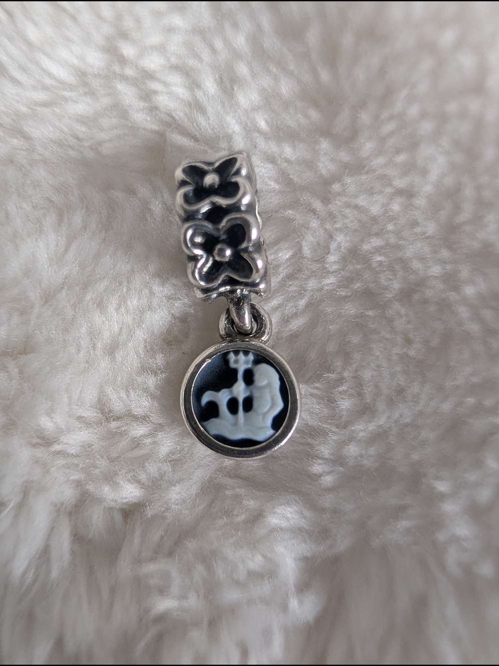Authentic Pandora Sterling Silver Zodiac Aquarius Cameo Dangle Charm 790500CAM02